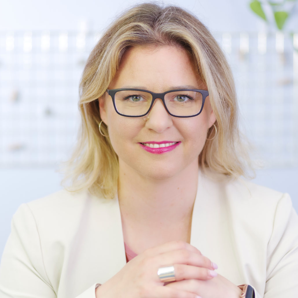 Online Marketing Agentur - 220823.PACA2451.C Z.KarinH@RainbowITConsulting Square